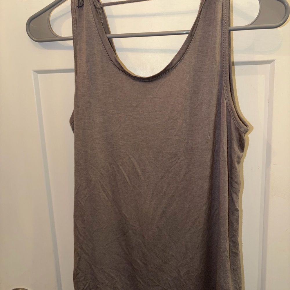 Active Life Women's Scoop Neck Tank Top in Taupe